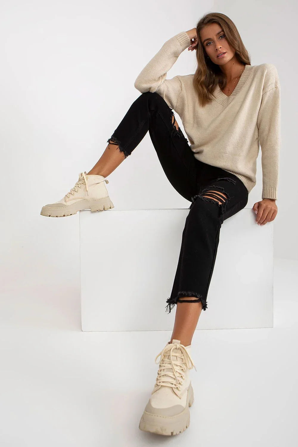 Women's Essential Solid V-Neck Pullover Sweater