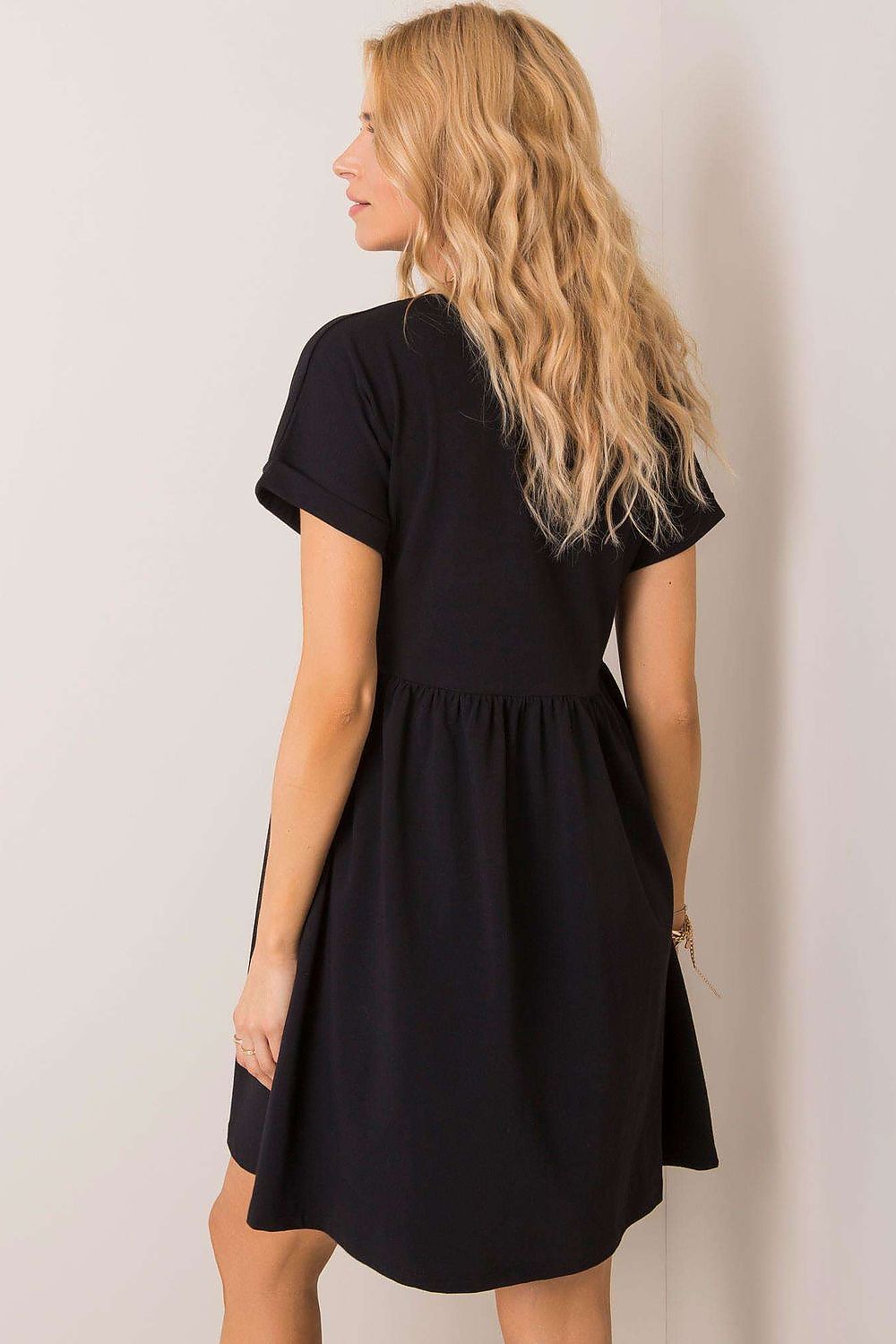 Women's Knee-Length Day Dress – Relaxed With Short Sleeves