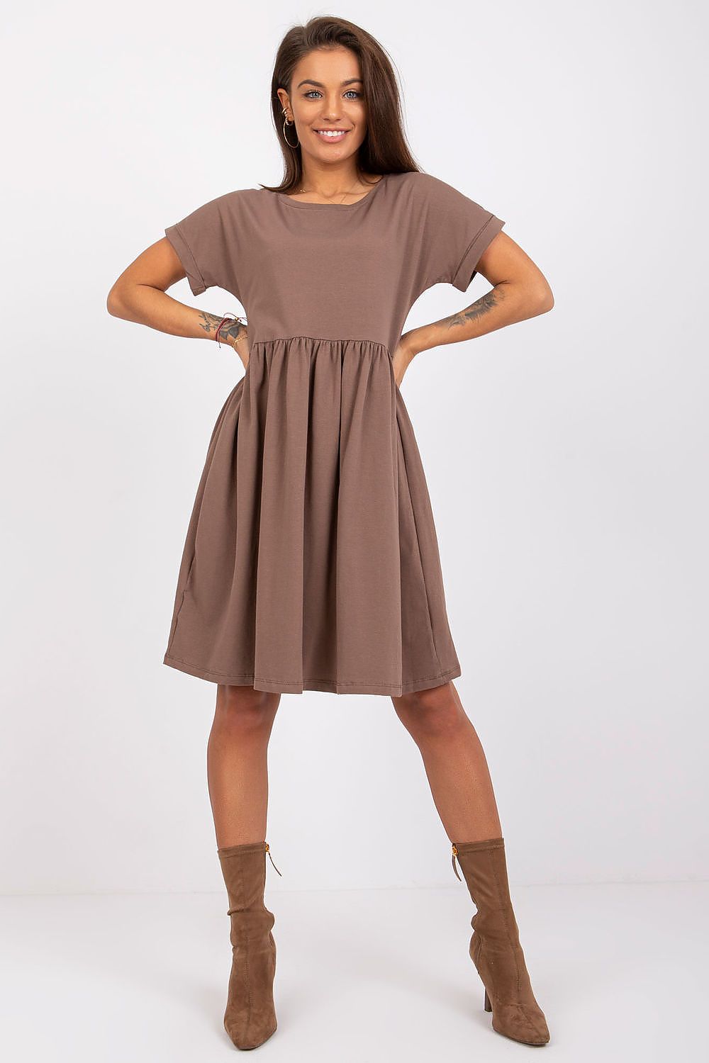 Women's Knee-Length Day Dress – Relaxed With Short Sleeves