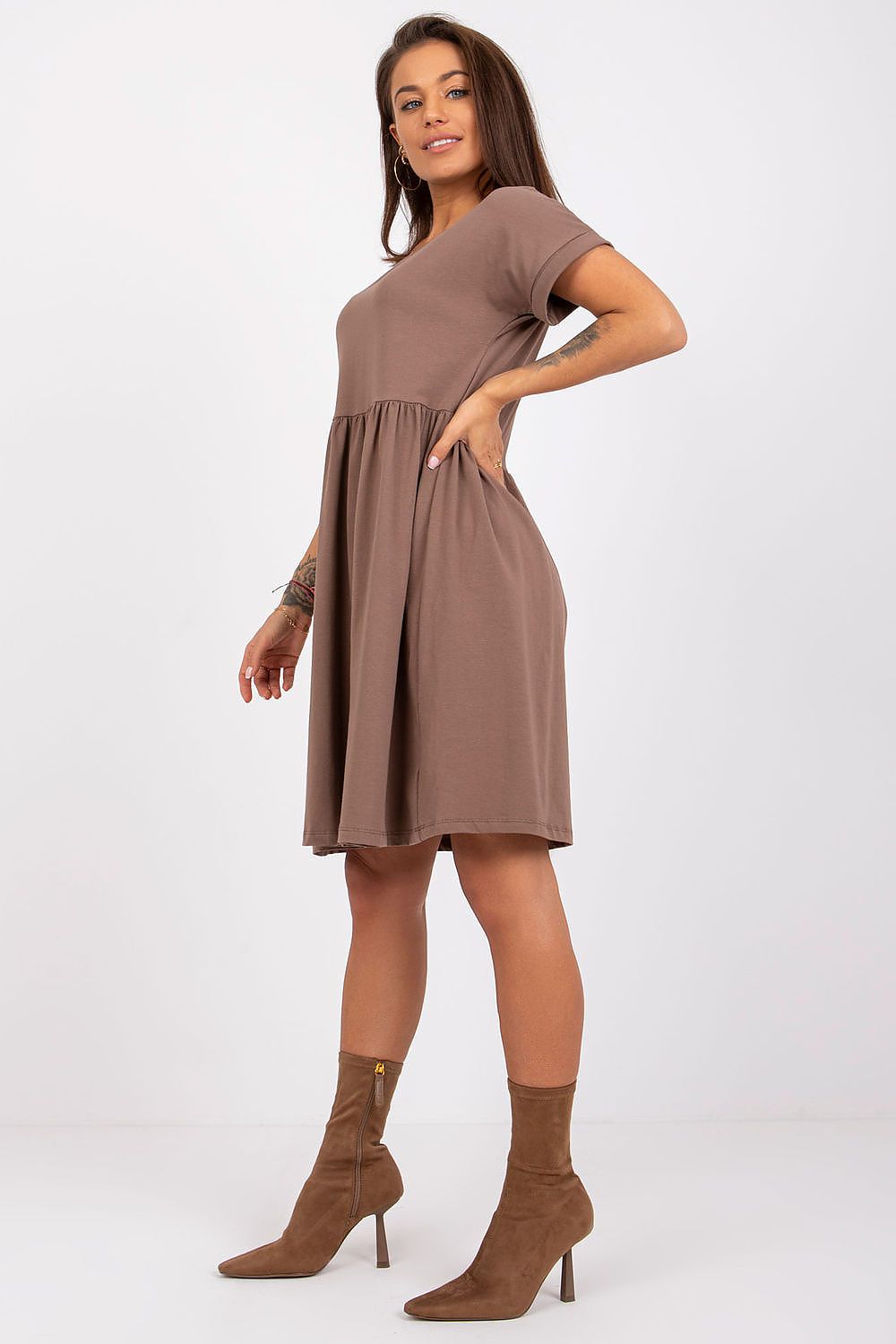 Women's Knee-Length Day Dress – Relaxed With Short Sleeves