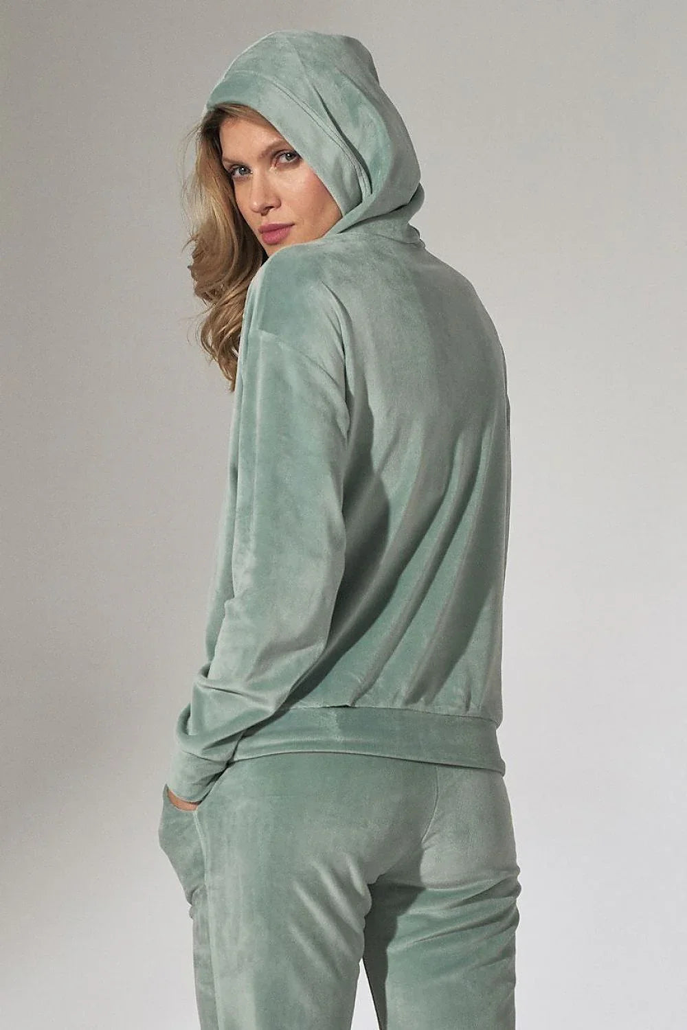 Women's Sweatshirt - Mock-Neck With Relaxed Fit