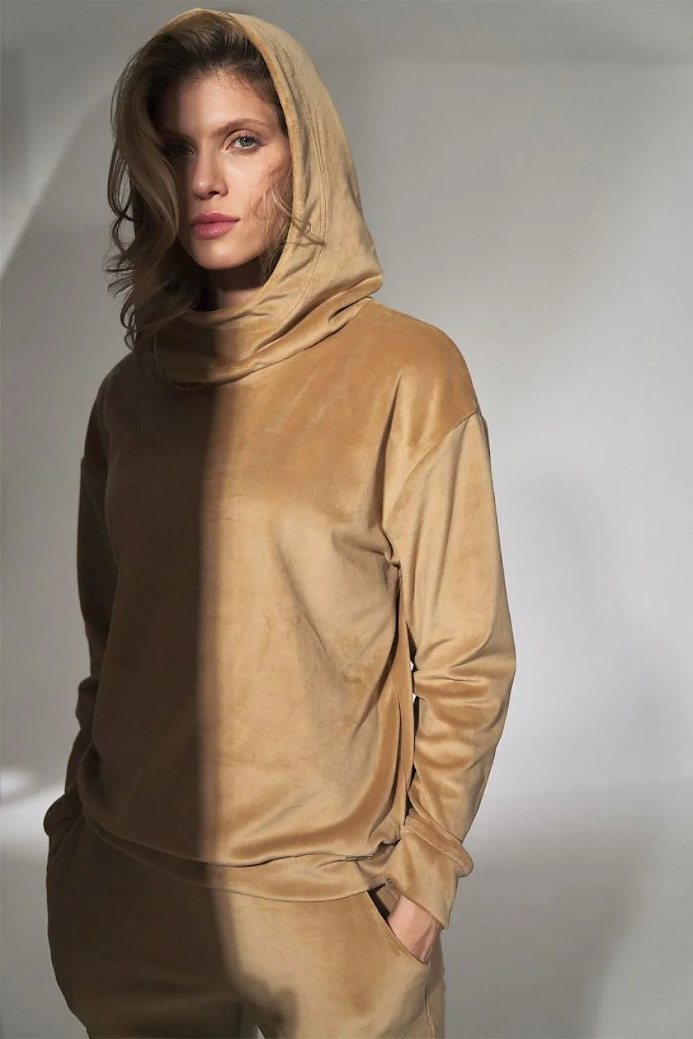 Women's Sweatshirt - Mock-Neck With Relaxed Fit