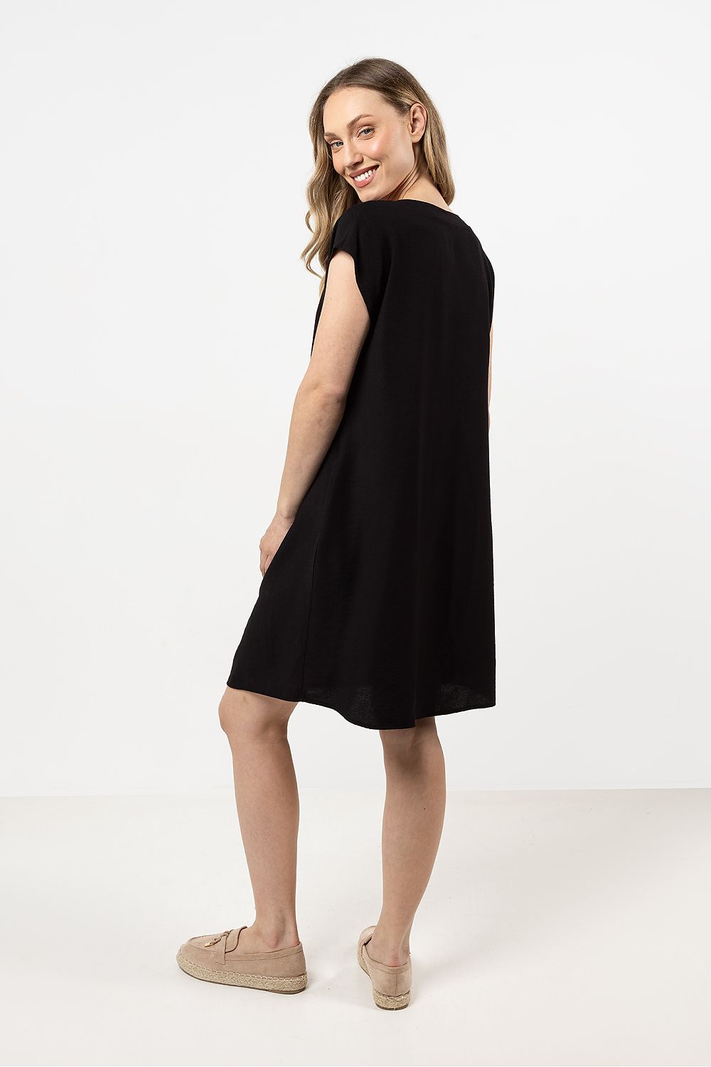Black Mini Dress – Collar, Relaxed Cut, Pockets – Daydress | GUOCALI – view 3