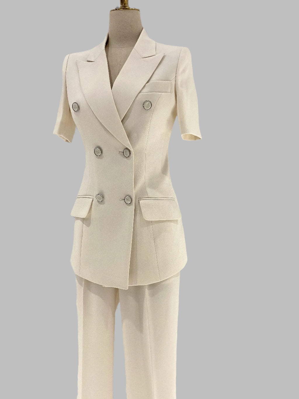 Chic Women's Pant Suit - Solid Double-Breasted
