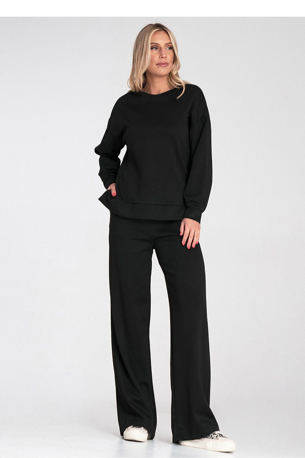 Women's sweatshirt black long sleeves casual view